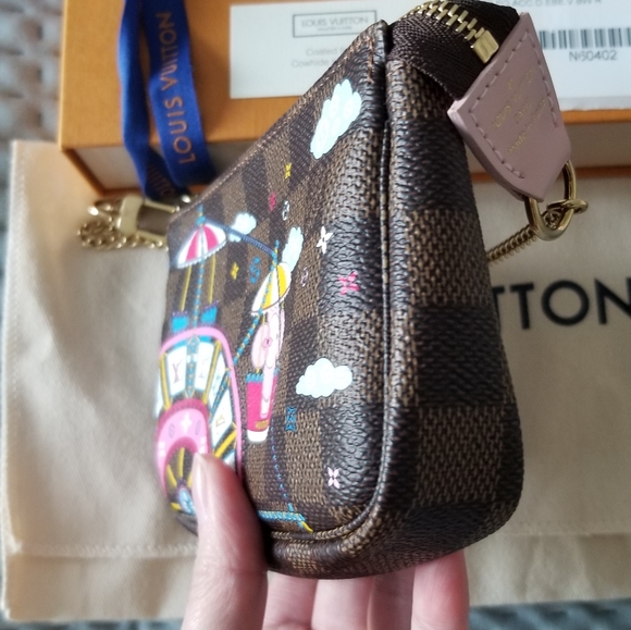 Louis Vuitton Mini Pochette Christmas 2020 edition - Picture 10 of 16